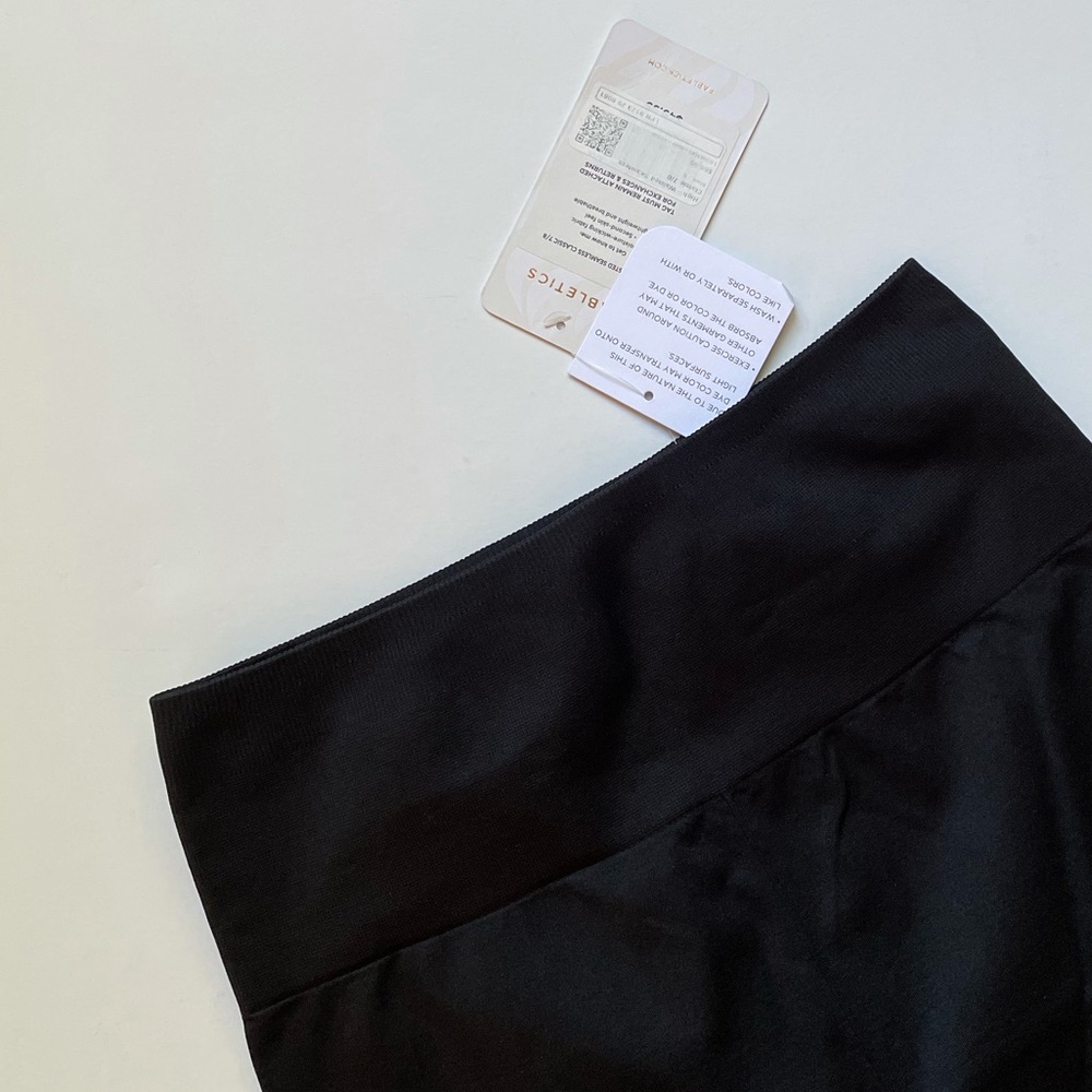 Fabletics Seamless High Waisted 7/8 NWT